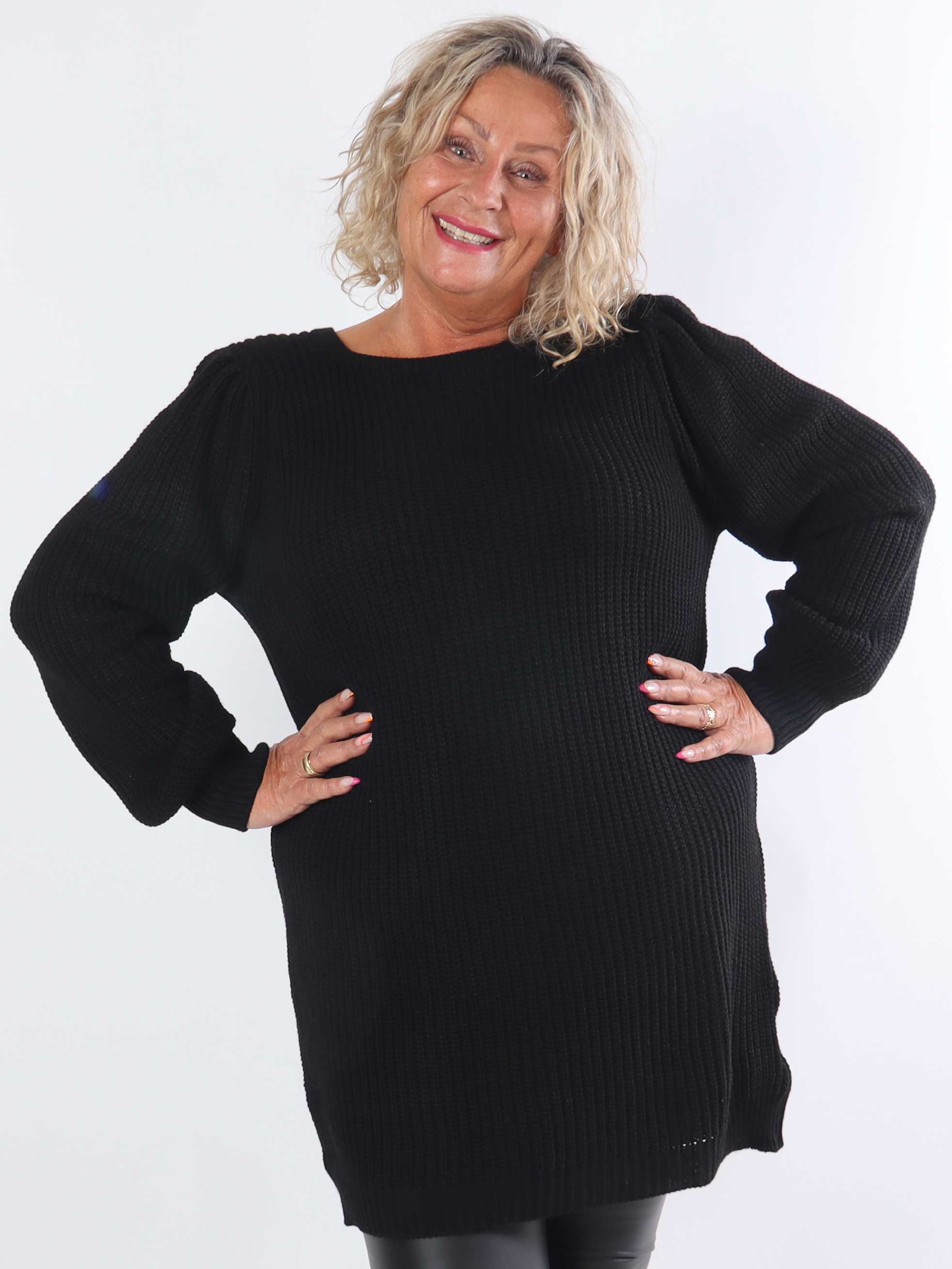 Dajana - Stickad klänning i plus size med ballongärmar